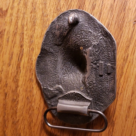 1999 Harley Davidson ElectraGlide belt bucket (damaged) - Picture 2 of 2